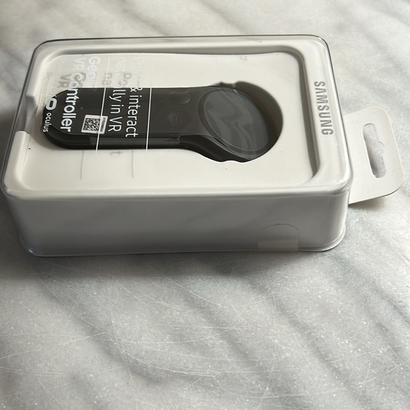 Samsung - Gear VR Controller (NEW) - Picture 4 of 5